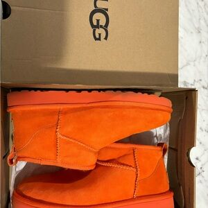 Women’s Uggs - Classic Ultra Mini